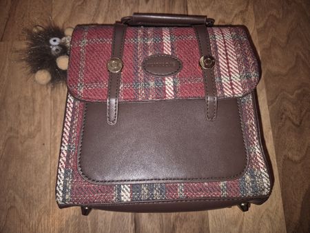 Tasche mit Tartan-Muster und Anhänger, neuwertig