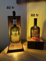 Lampada con bottiglie whisky 