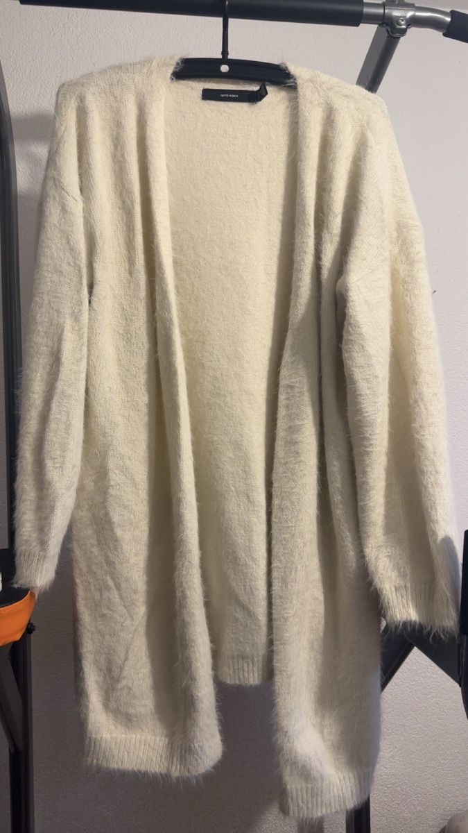 Giacche: Flauschige Strickjacke weiss Gr 46 – Usato da Oftringen venduto da tola19 1