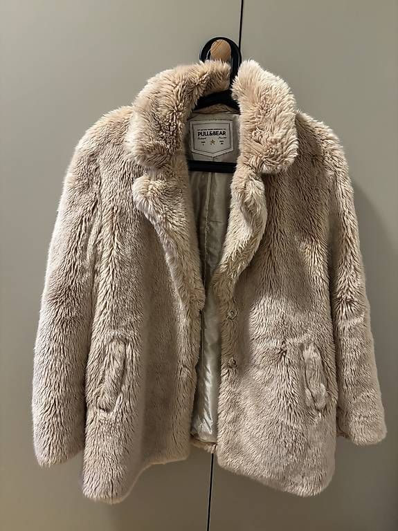 Jacken: Teddyfell Jacke Pull&Bear Größe L beige – Gebraucht aus Zürich von natalson