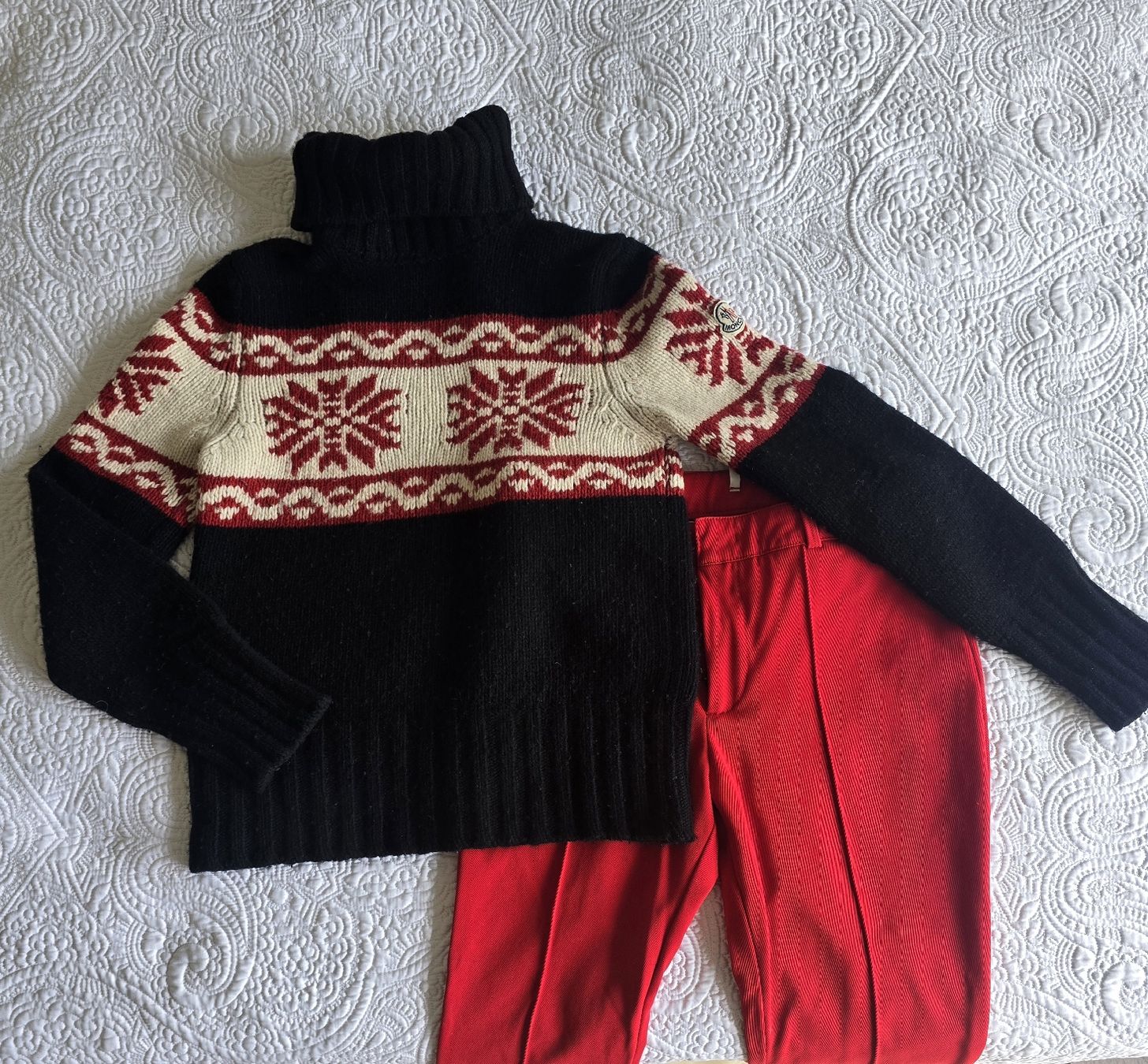 Moncler Lotti di vestiti: Moncler Set Strickpullover und passende Schnee Steghose – Usato da Zollikon venduto da C.fromParis