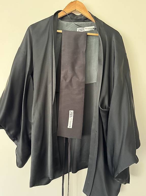 Art international: Schwarzer Kimono von Zara – D'occasion à Rudolfstetten par krach 4