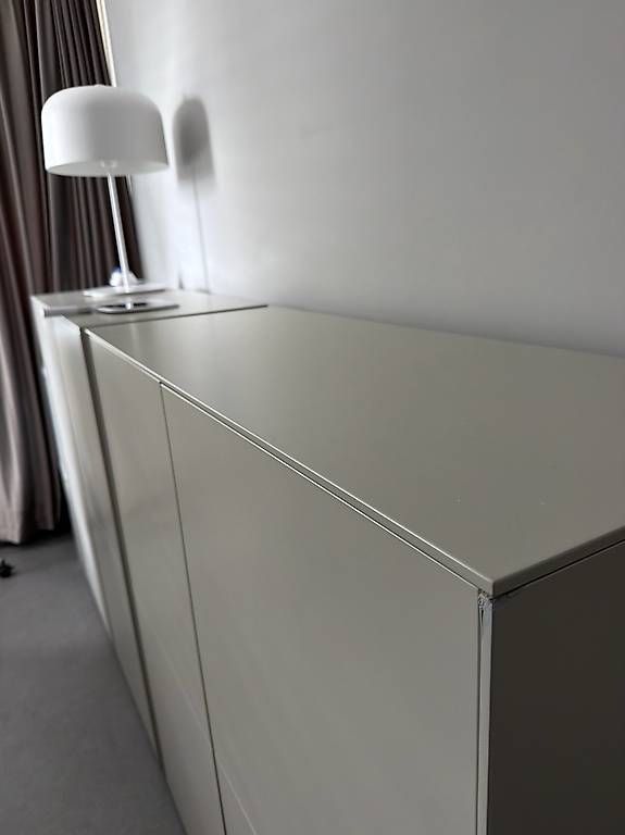 Cassettiere: Zwei moderne Sideboards in grau/taupe einzeln oder zusammen – Usato da Bülach venduto da EgiKrasniqi 1