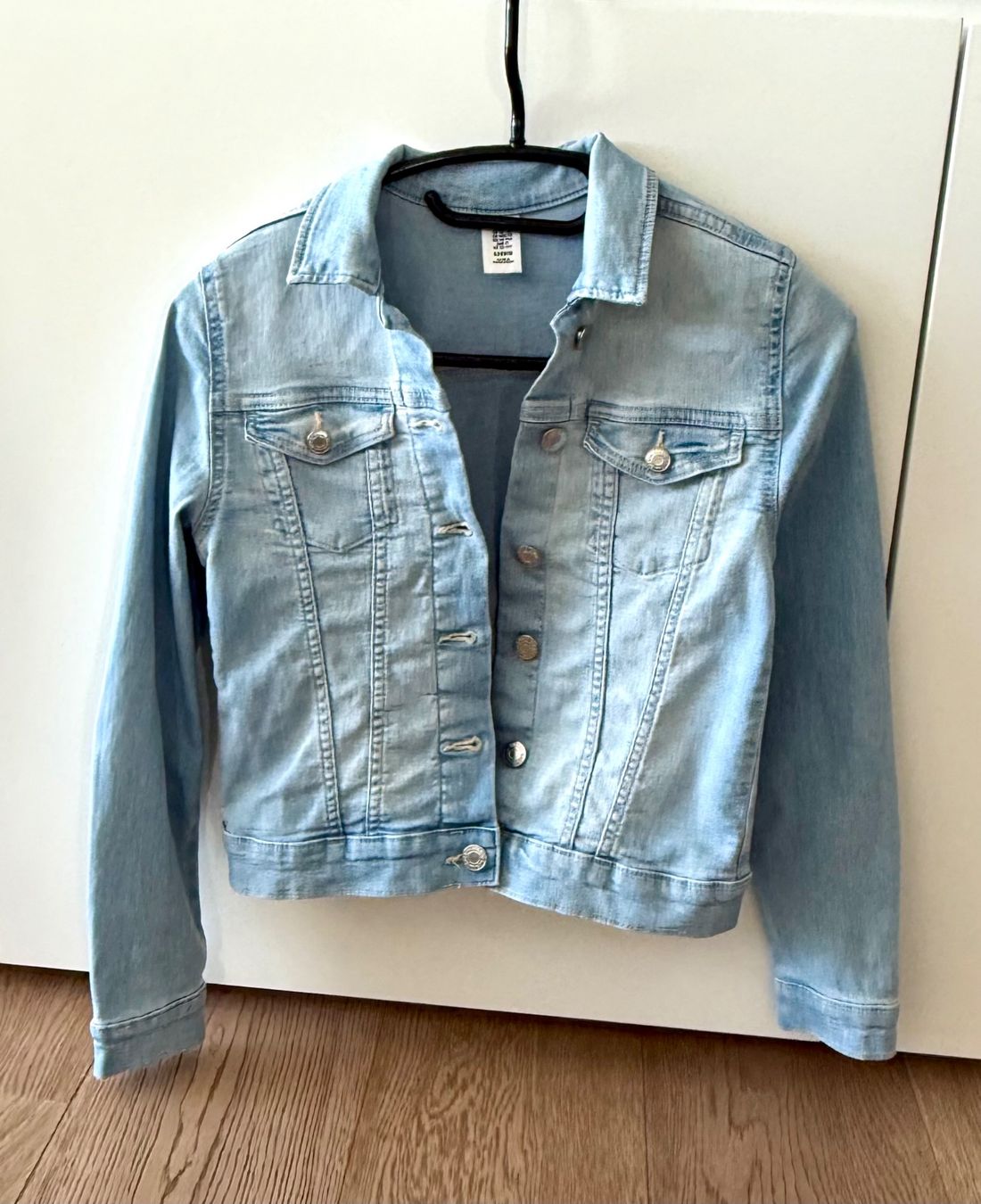 Giacche & Cappotti: Mädchen Jeansjacke hellblau Grösse 146 – Usato da Cham venduto da Contuc