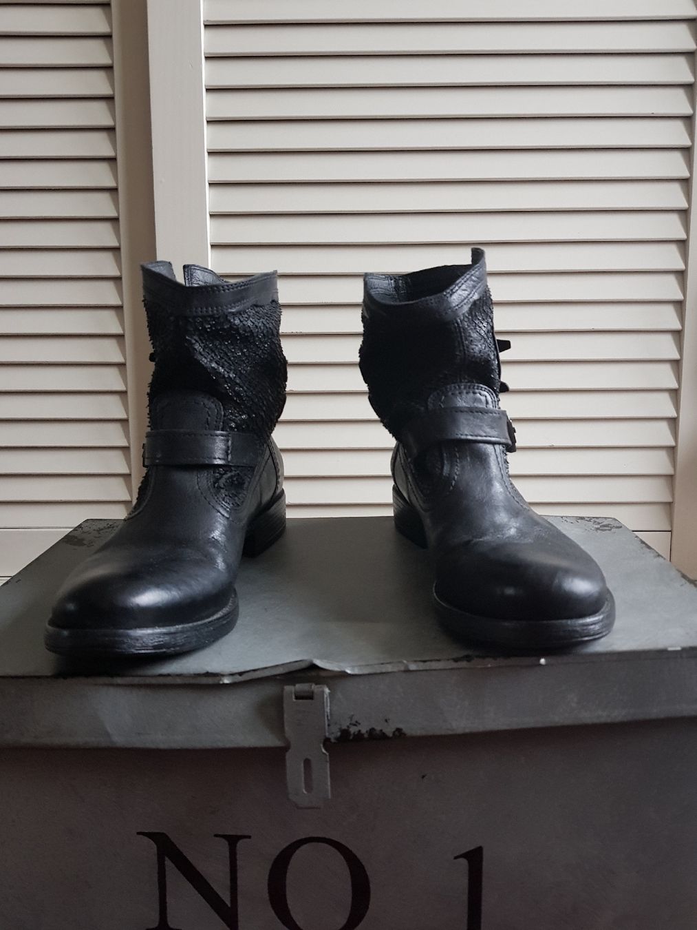 Scarpe da donna: Nerogiardini boots neuves cuir noire.Taille 37 – Nuovo (secondo la descrizione) da Lausanne venduto da man_rw9q
