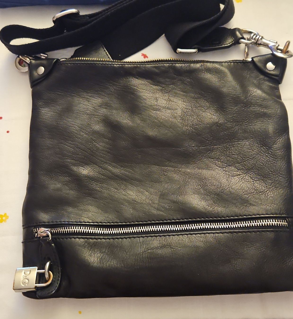 Dolce & Gabbana Borse: Elegante schwarze Ledertasche von D&G – Usato da Rotkreuz venduto da Bibi2405