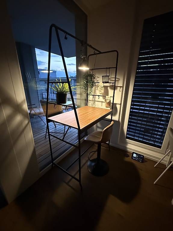 Tische: Bartisch mit Hocker, Lampe und Deko – Gebraucht aus St. Gallen von Raf145 1