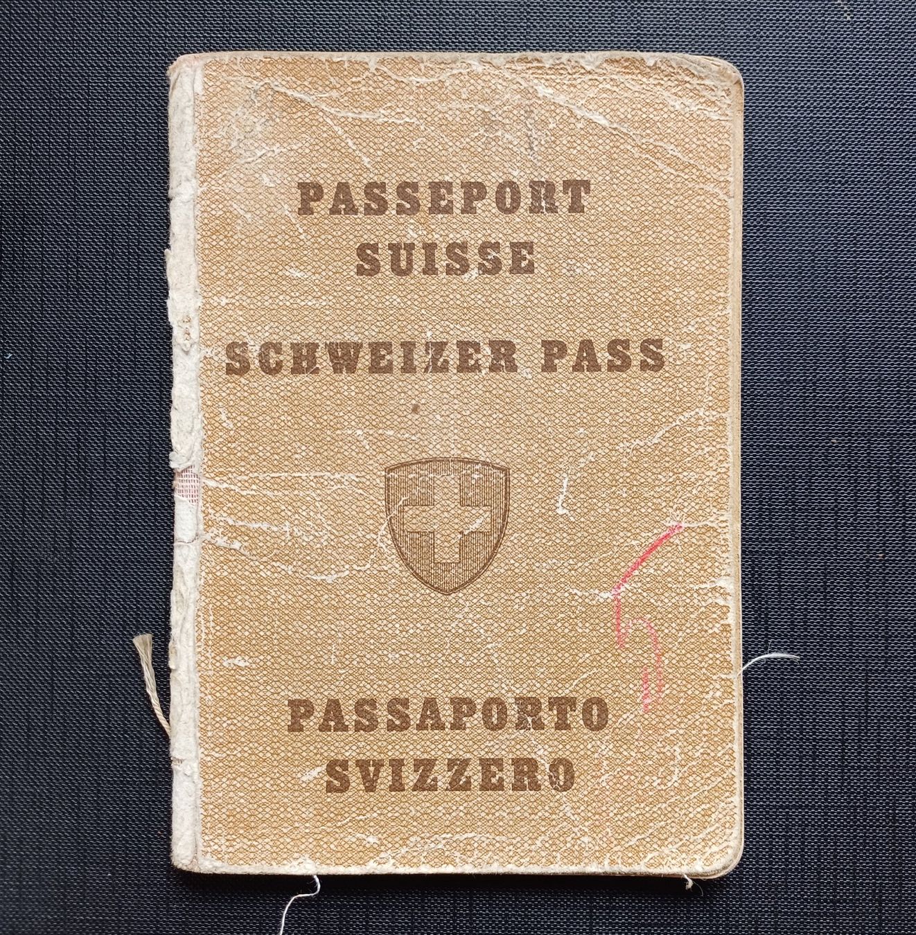 Documents: Antiker SCHWEIZER PASS 1935 mit vielen Stempeln – D'occasion à Brittnau par  1