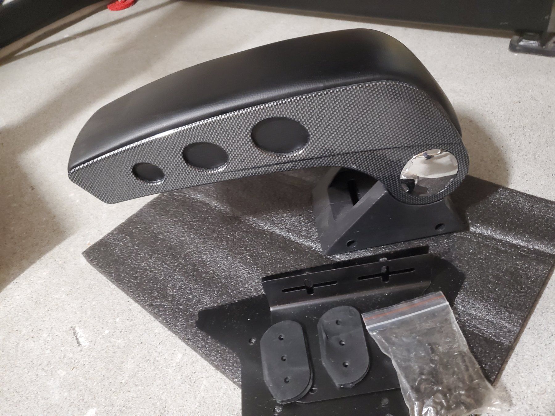 Accessori per altri veicoli: Neu, Universal Auto Armlehne – Nuovo (secondo la descrizione) da Schattdorf venduto da stu_vkh6