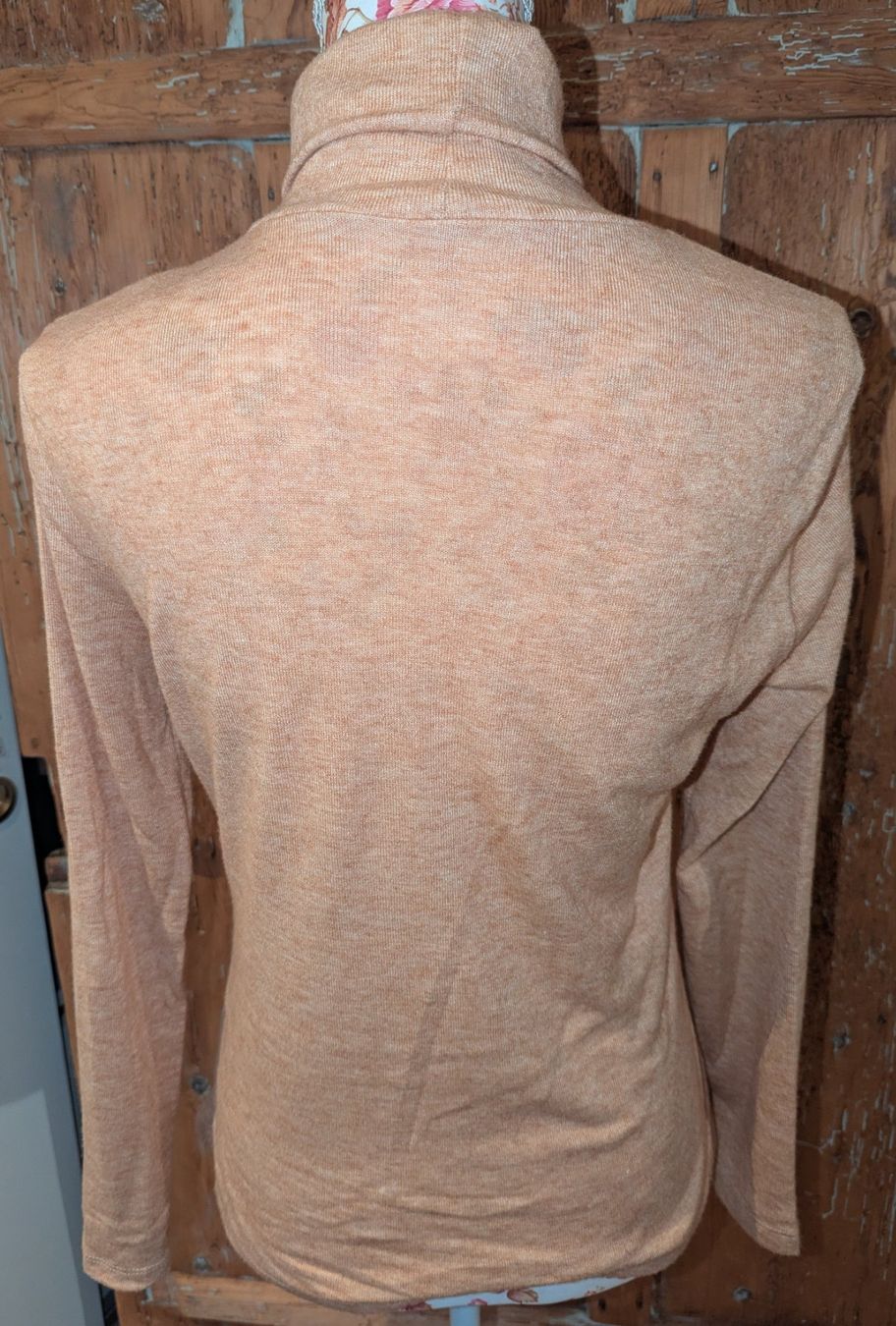 Pullover & Sweatshirts: Trendiger Rollkragenpullover apricot meliert neu Gr 38/40 – Gebraucht aus Altendorf von Eistoelter 1