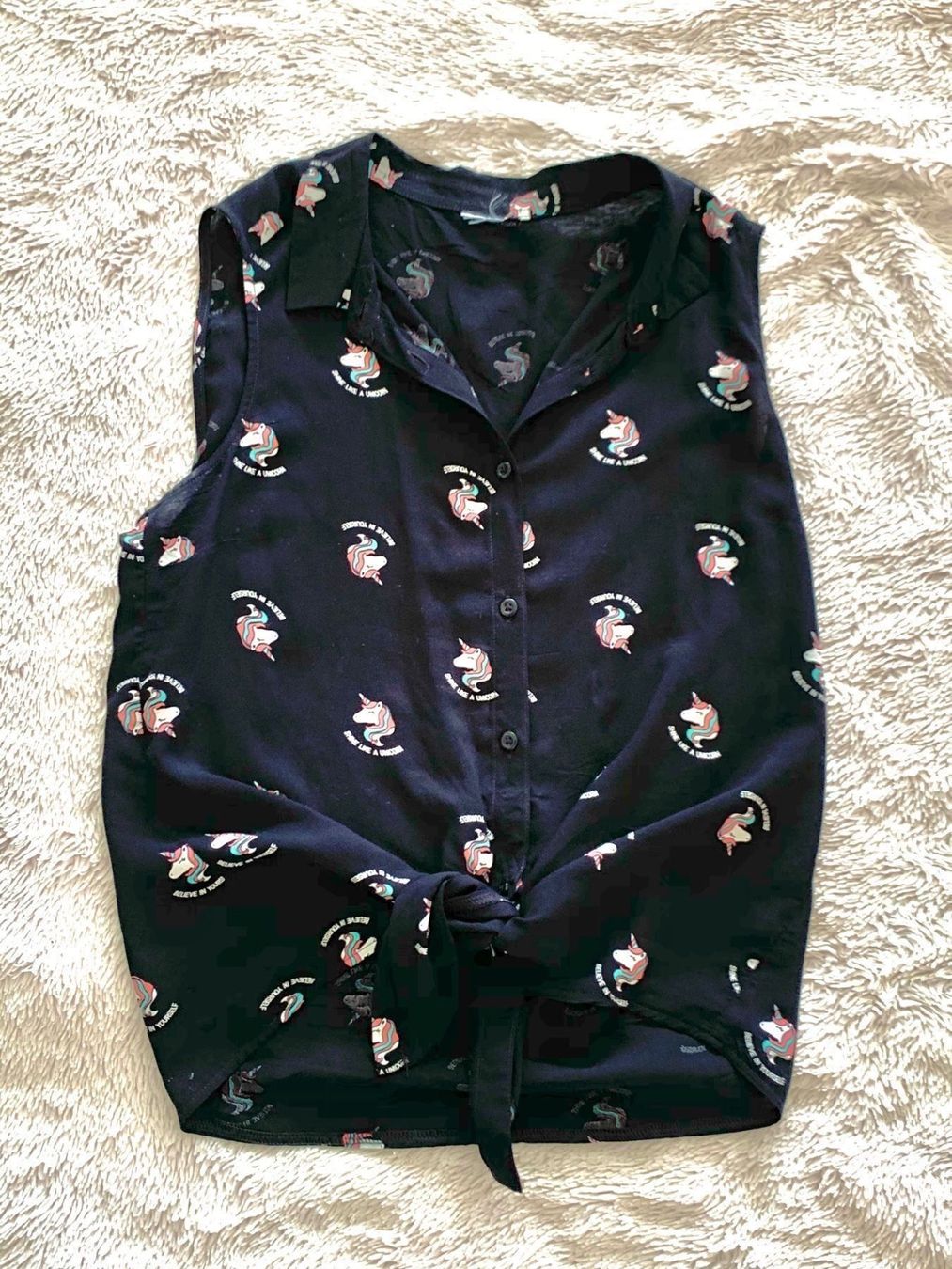 Camicette, T-shirt & Top: Top schwarz mit Einhörner Unicorns, top Zustand – Usato da Emmenbrücke venduto da little.treasures 3