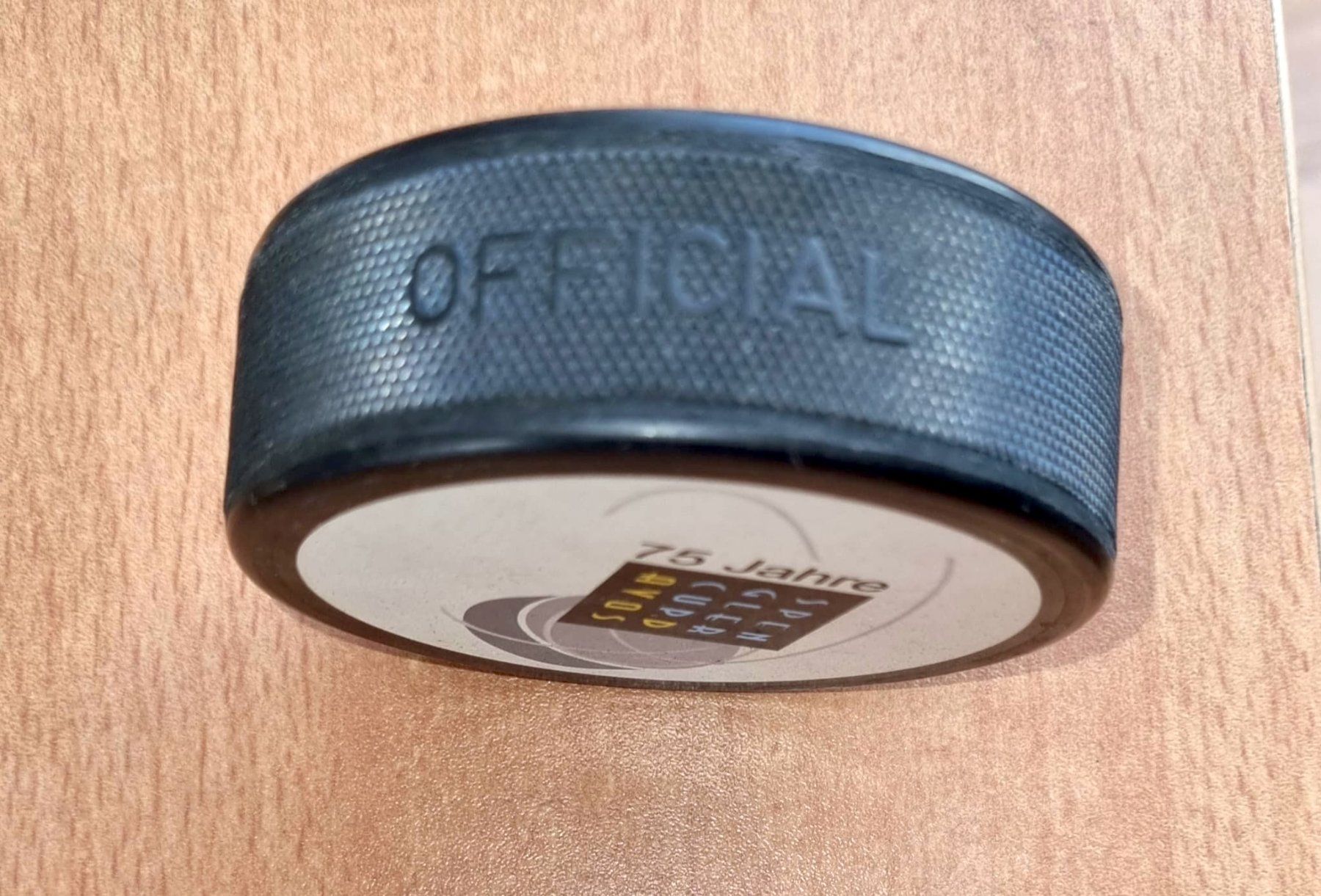 Palloni: Puck officiel 75e Spengler Cup - 2001 – Usato da Le Locle venduto da LibrairieLaBergerie 1
