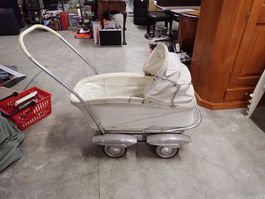 Estrichfund, antiker cooler Kinderwagen