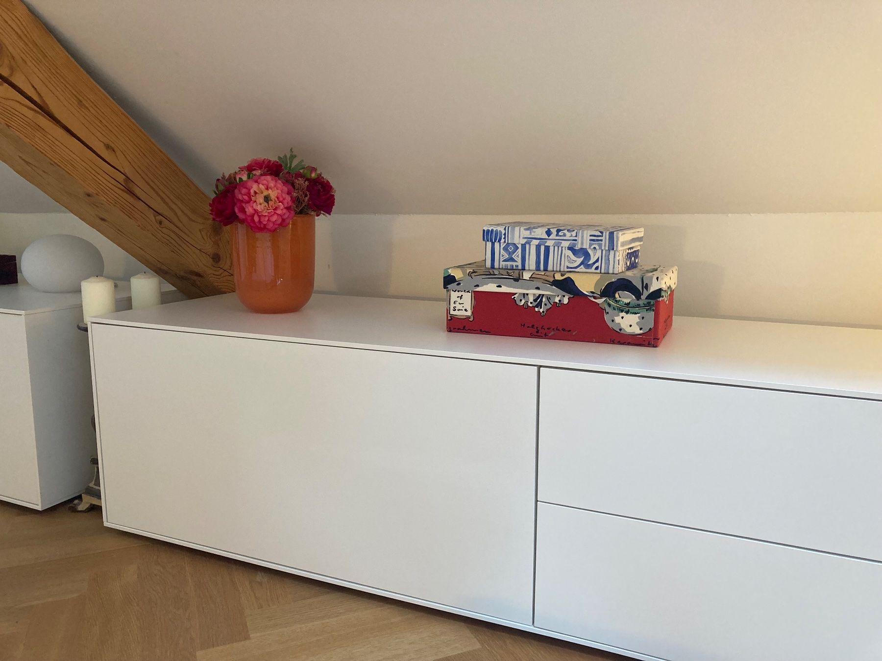 Cassettiere: SCHUBLADENMÖBEL I / LOW SIDEBOARD MIT VIER SCHUBLADEN – Usato da Edlibach venduto da SELECTION-26 2