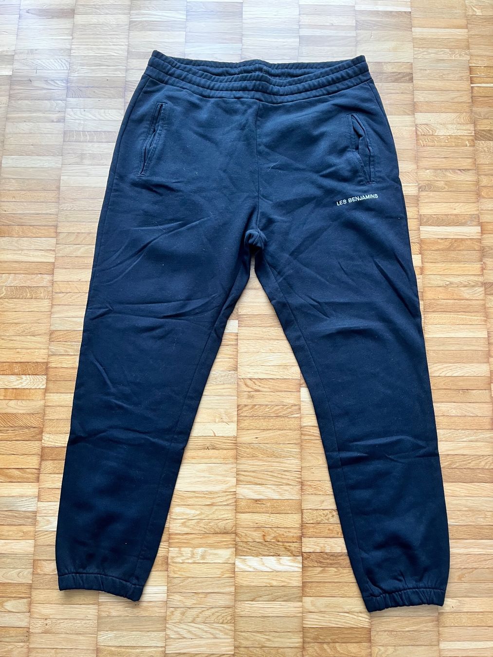 Pantaloni: Schwarze Jogginghose Les Benjamins Gr. XXL – Usato da Winterthur venduto da GutKeS