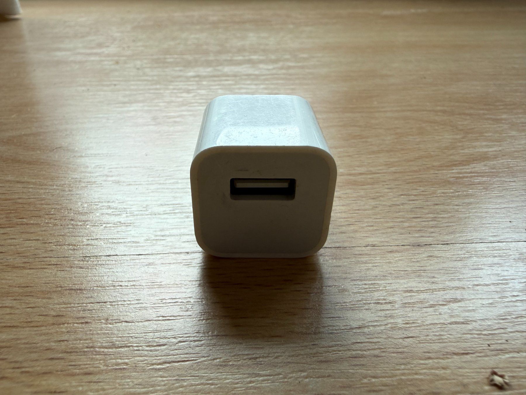 Apple Caricabatterie: Original Apple USB-A Netzteil mit US-Stecker – Usato da Zürich venduto da aires.marques 1