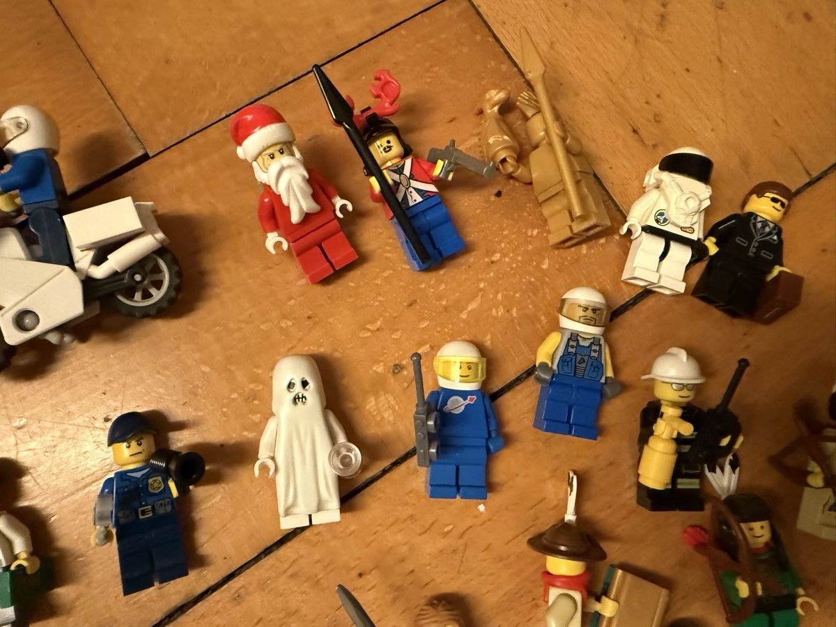Lego Giocattoli: 22 Lego Figuren – Usato da Zürich venduto da zuerich16 3