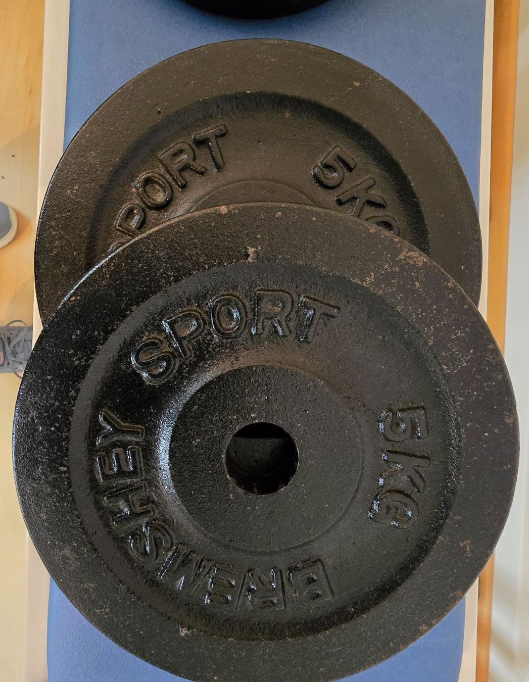Hometrainer: Hantelbank + Gewichte + Ständer – Gebraucht aus Leibstadt von mel_7rsr 1