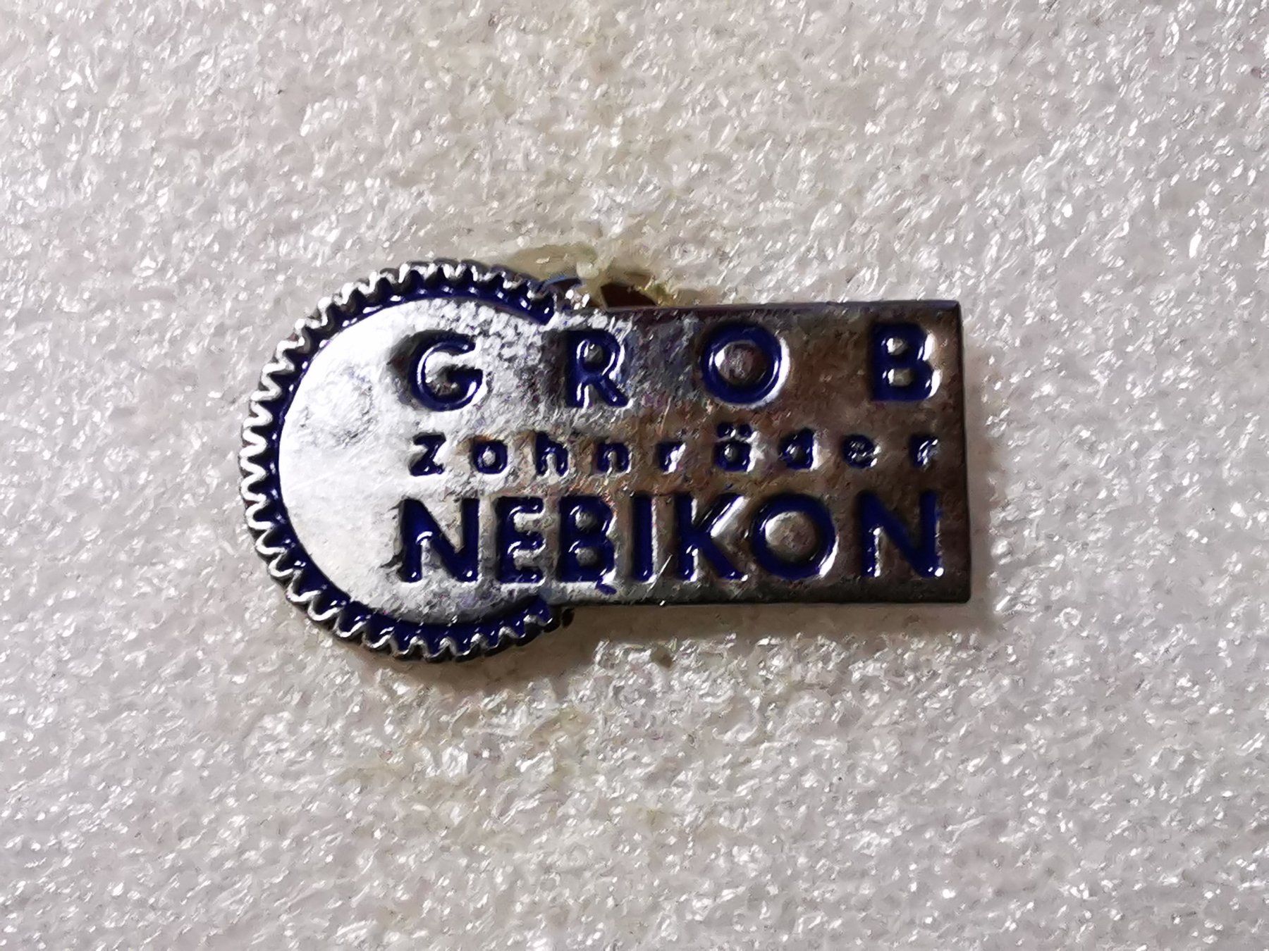 Placchette & Badge: Ansteckpin 79: Grob Nebikon – Usato da Oppligen venduto da Pin-Fall-Shop