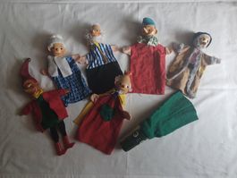 7 alte Holzköpfe Handpuppen . Gemäss Bildern