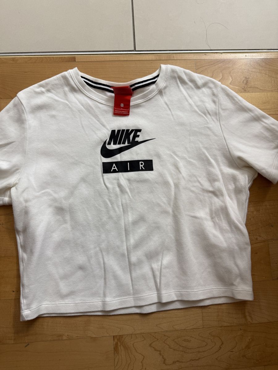 Nike Top: Nike Top vintage  – Usato da Neerach venduto da the_modern_mini