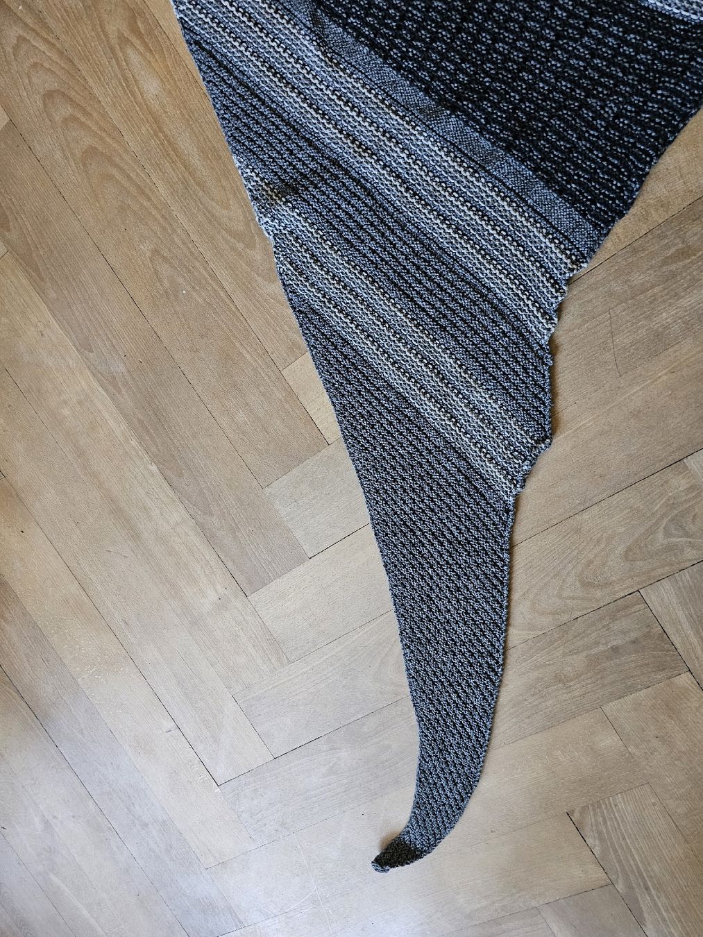 Foulard & Sciarpe: Schal Dreiecksform selbstgestrickt – Usato da Wald ZH venduto da Grappe 2