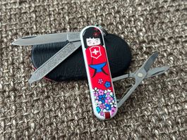 Kleines Sackmesser VICTORINOX LE2016 „Kokeshi" NEU RAR