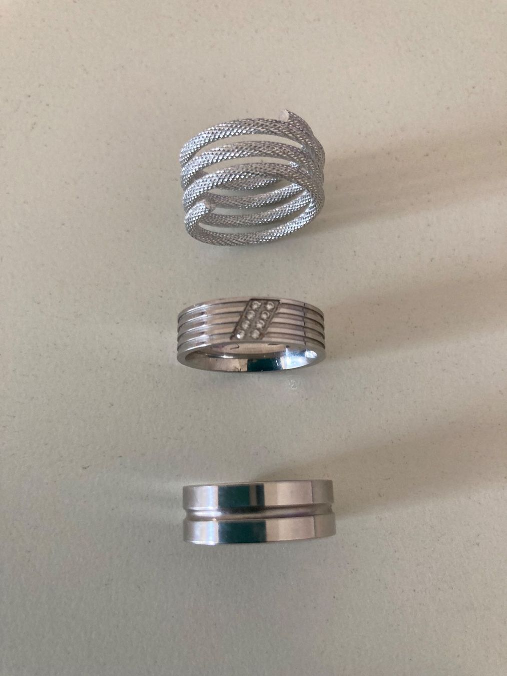 Ringe: Drei Fingerringe, Modeschmuck – Gebraucht aus Samedan von chickenrun01