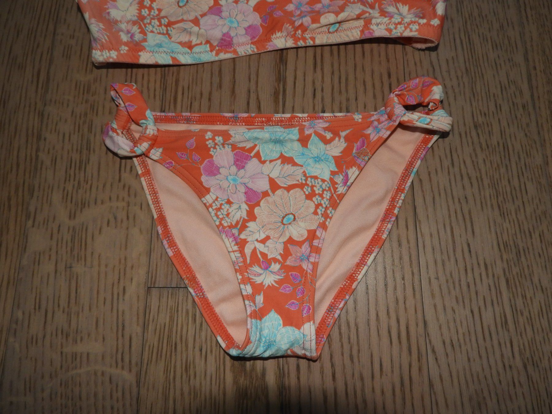 Badekleider & Bikinis: Bikini Kinder Grösse 146/152, orange Blumenmuster – Neu (gemäss Beschreibung) aus Hergiswil NW von Noema2006 1