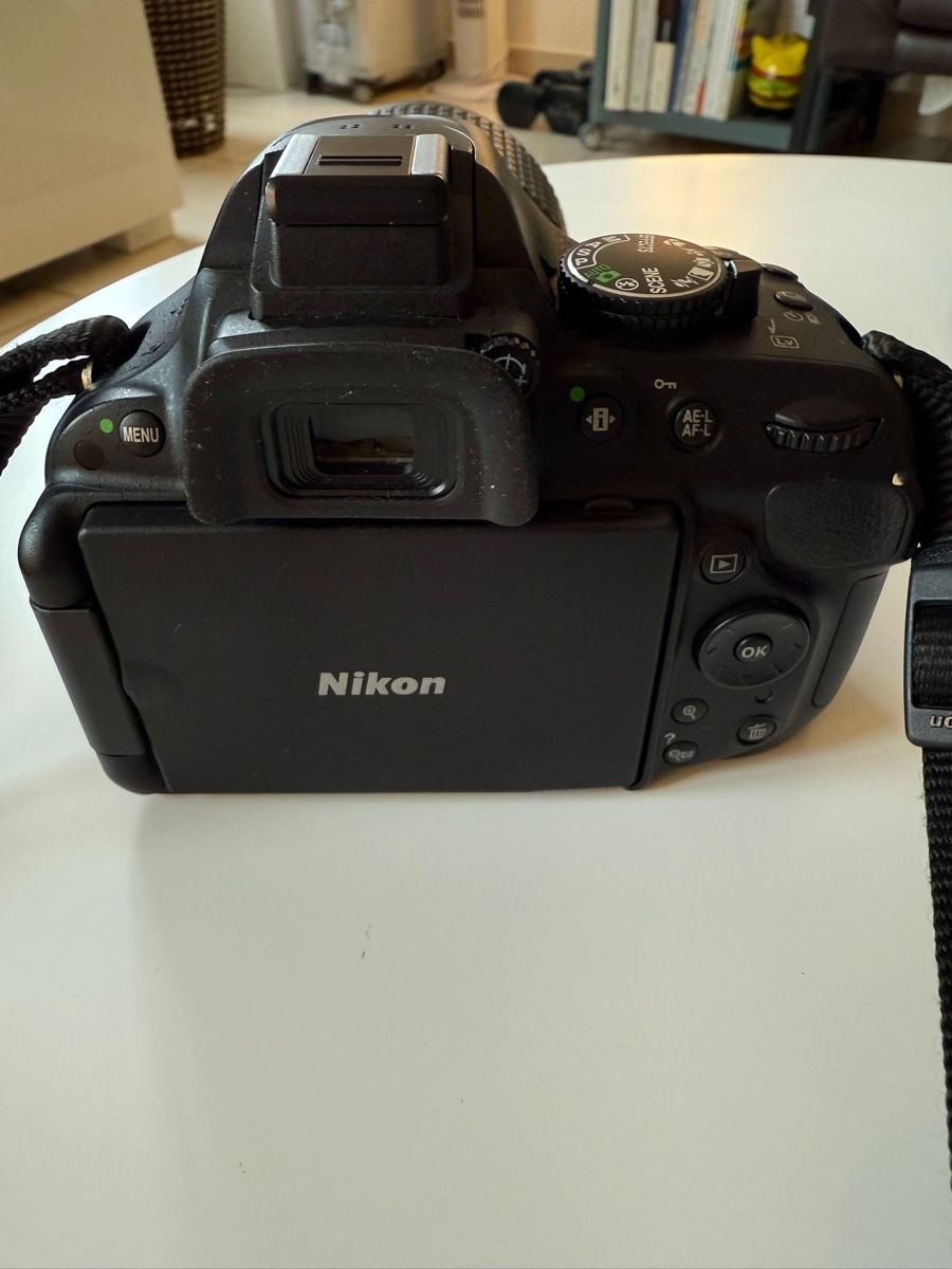 Nikon Fotocamera: Nikon D5200 Camera with Accessories – Nuovo (secondo la descrizione) da Genève venduto da gerard_chafer 2