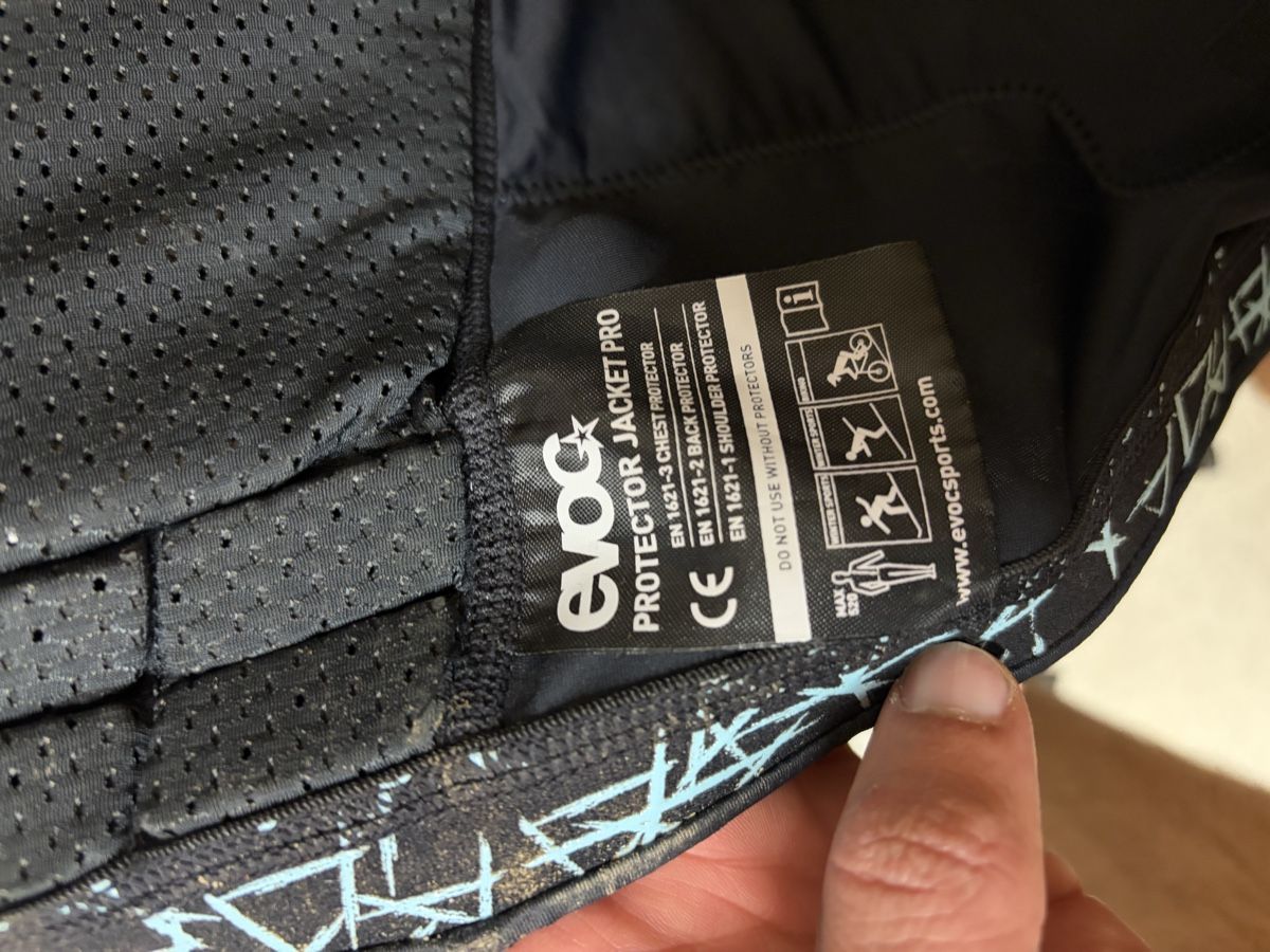 Evoc Protezioni & Imbottiture: Evoc Protector Jacket Pro Protektorweste Gr L Unisex – Usato da Niederrohrdorf venduto da k.schaffner 3