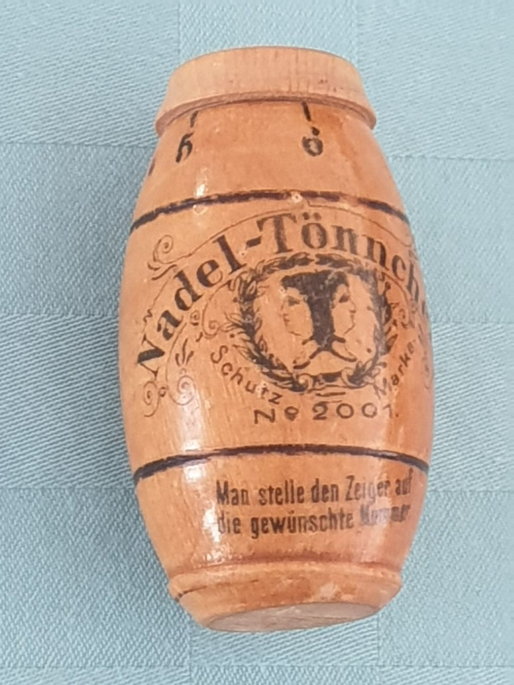 Nadeln: antikes Nadel-Tönnchen Schutz-Marke 2001 – Gebraucht aus Mörschwil von spirspi 4