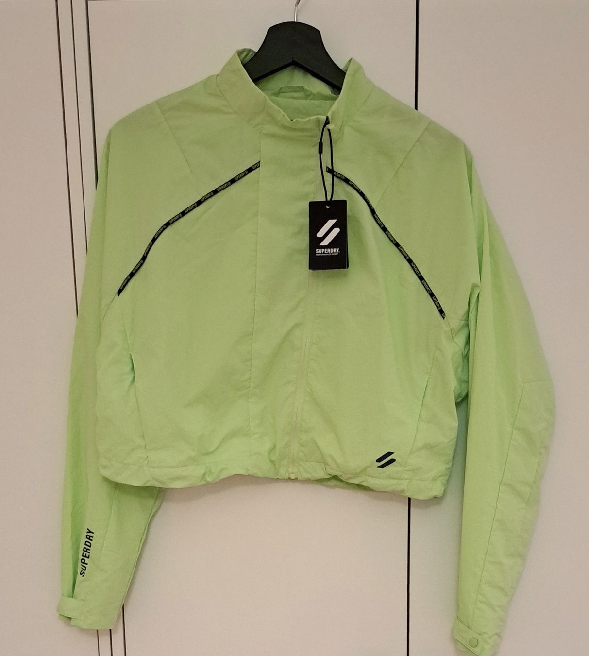 Superdry Jacken: Superdry Run Cropped Waterproof Jacke – Neu und originalverpackt aus Ipsach von trix106