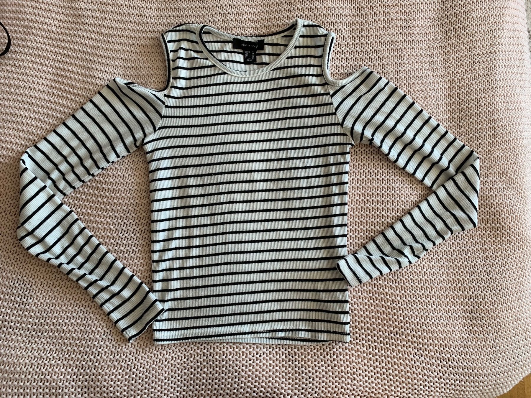 Tops: Top rayure épaule dénudée – Gebraucht aus Montreux von iza_peche8