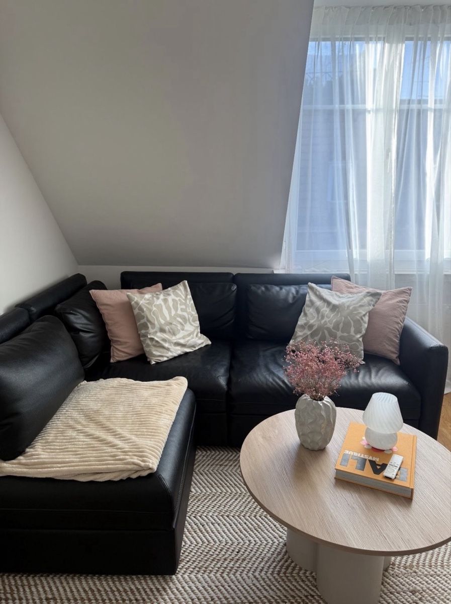 Ikea Divani: IKEA Ecksofa schwarz – gepflegt & bequem – Usato da Zürich venduto da noemiassunta