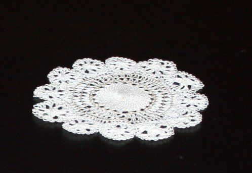 Biancheria da letto: Deckchen Spitze Ø14cm (27) – Usato da Flüelen venduto da Diversicum-Vintage