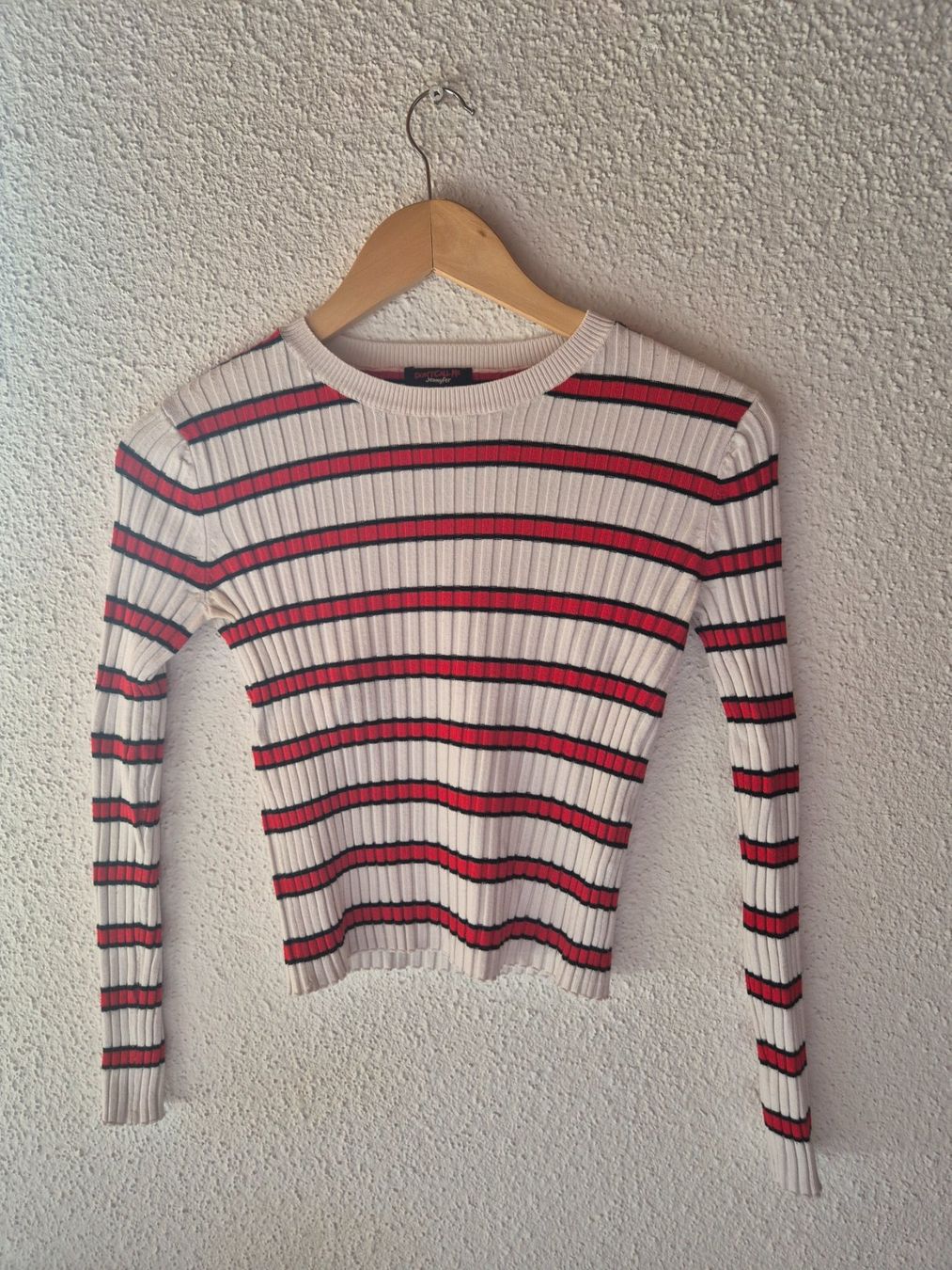 Pullover & Sweatshirts: Pull rayé blanc et rouge – Gebraucht aus Ecublens VD von ond_92hx