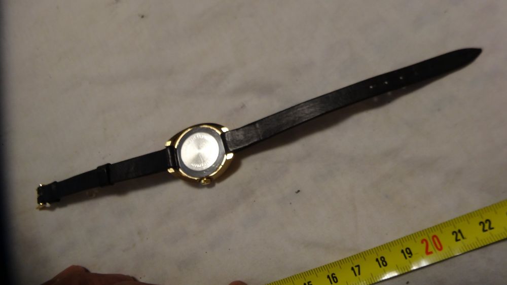 Timex Montres: TIMEX SEHR KLEINE  UHR.HANDAUFZEUG .17 JEWL.LÄÜFT. – D'occasion à zürich par ahmad01 2