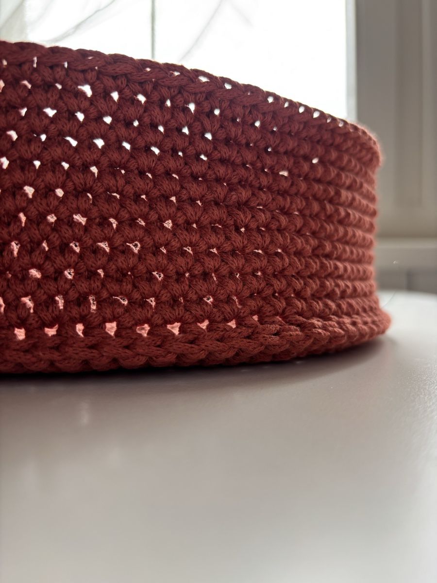 Sonstiges für Haushalt & Wohnen: Neu, Handmade Häkelkorb Rostrot Ø 24cm – Neu (gemäss Beschreibung) aus Bichwil von VintaCraftStudio 1