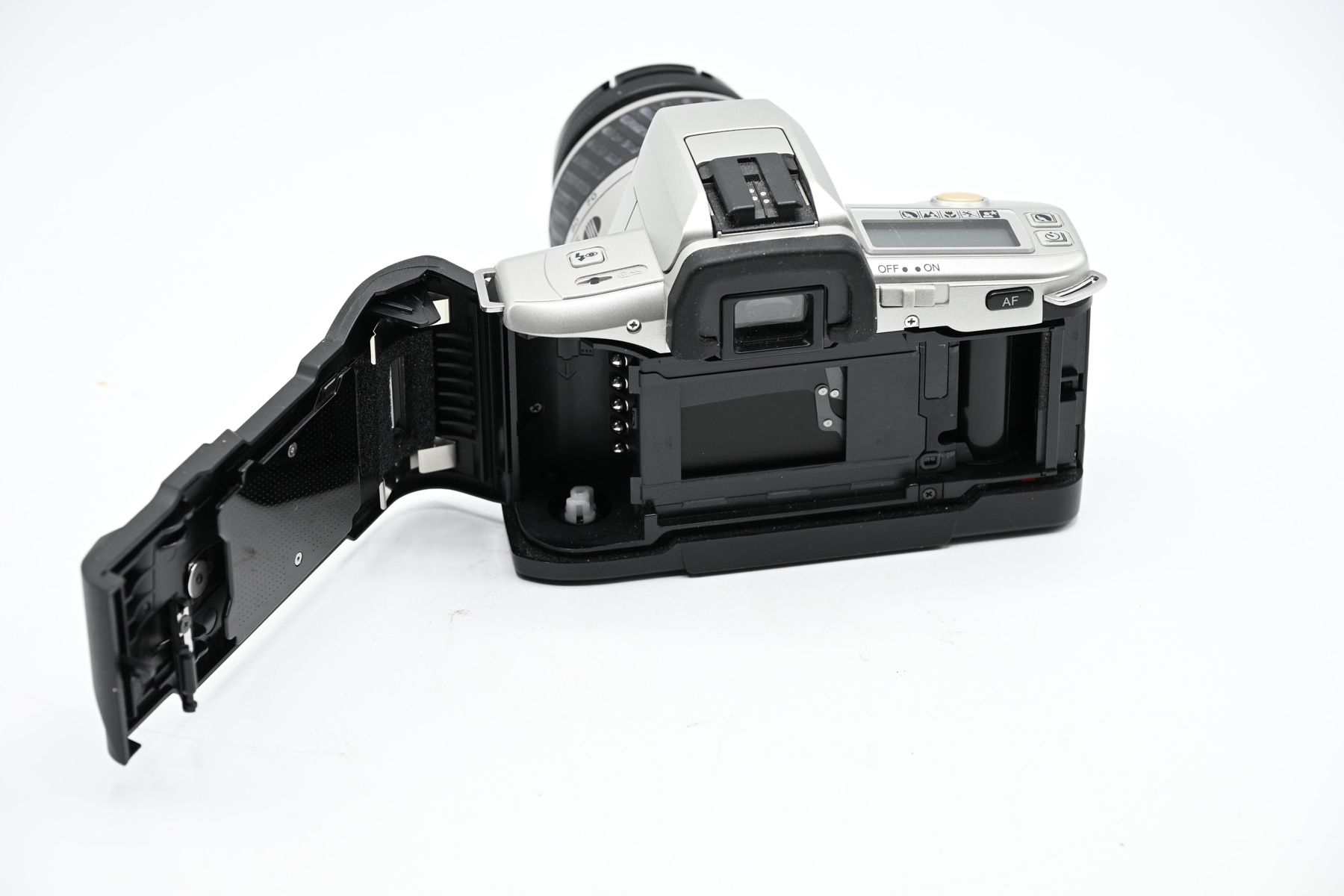 Minolta Fotocamera: Minolta Dynax 3L + 35-80mm + 70-210mm, Argento – Usato da Bellinzona venduto da CarpiFotoSA 3