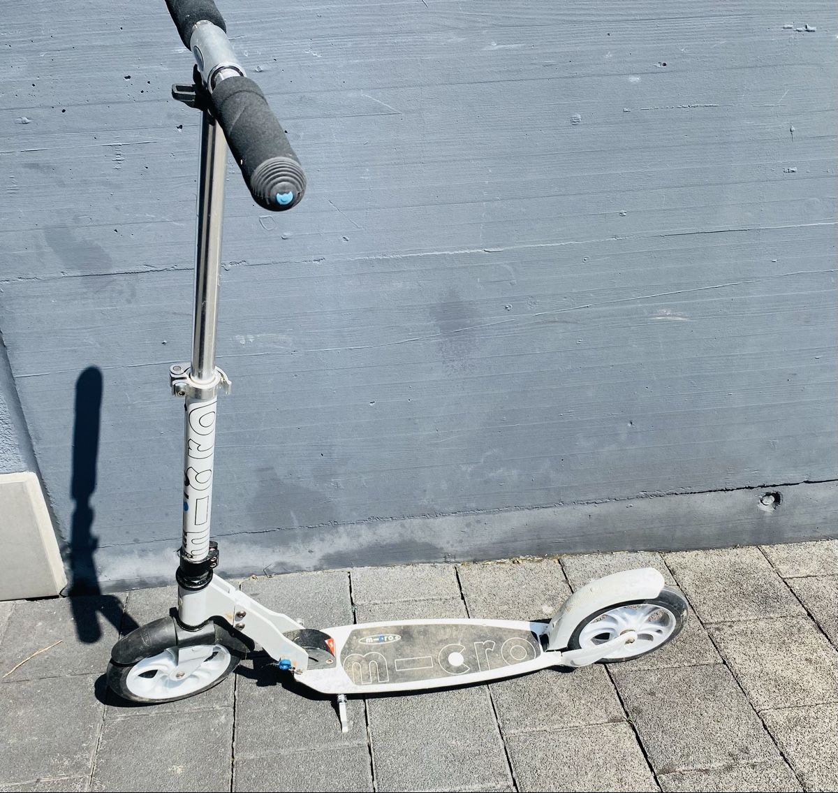 Micro Kickboard: SCOOTER MICRO BIG WHEELS WEISS – D'occasion à Malters par Kuettel1 2