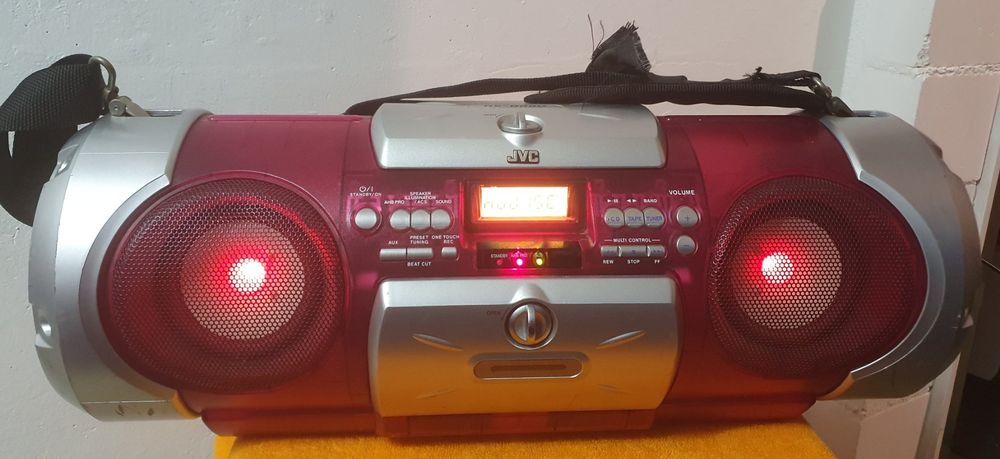 JVC RV-B550RD Ghettoblaster / CD/Radio/Kassetten | Acheter sur Ricardo