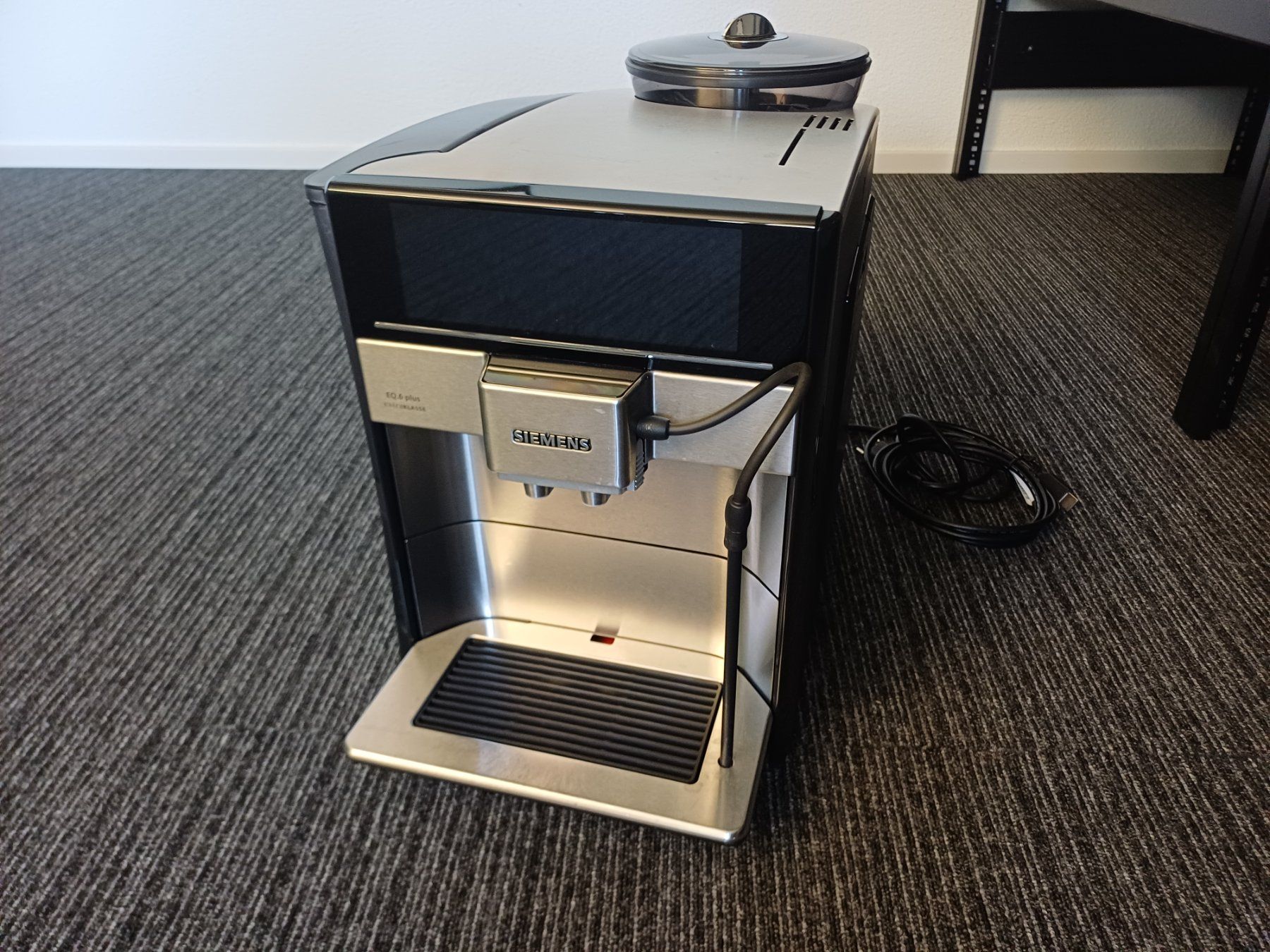 Siemens Kaffeemaschinen & Espressomaschinen: Siemens EQ.4 plus extraKLASSE Kaffeevollautomat – Gebraucht aus Wetzikon ZH von simi-90