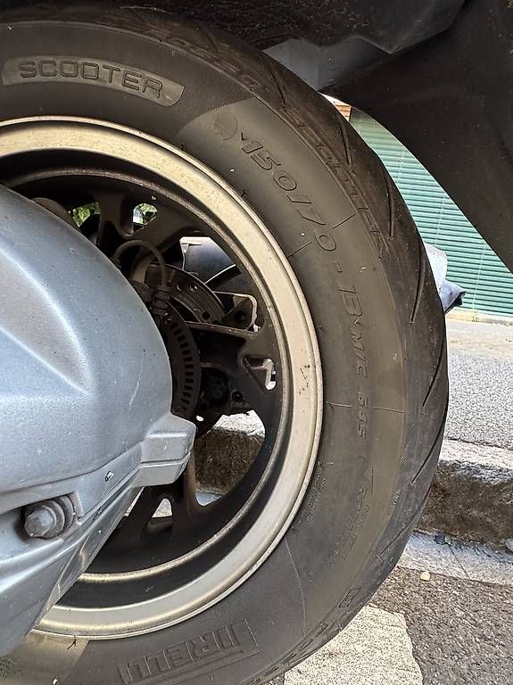 Suzuki Scooter: Suzuki Burgman 400 AN400A  400 cm³  2011 – Usato da Genève venduto da Nakowski75 3