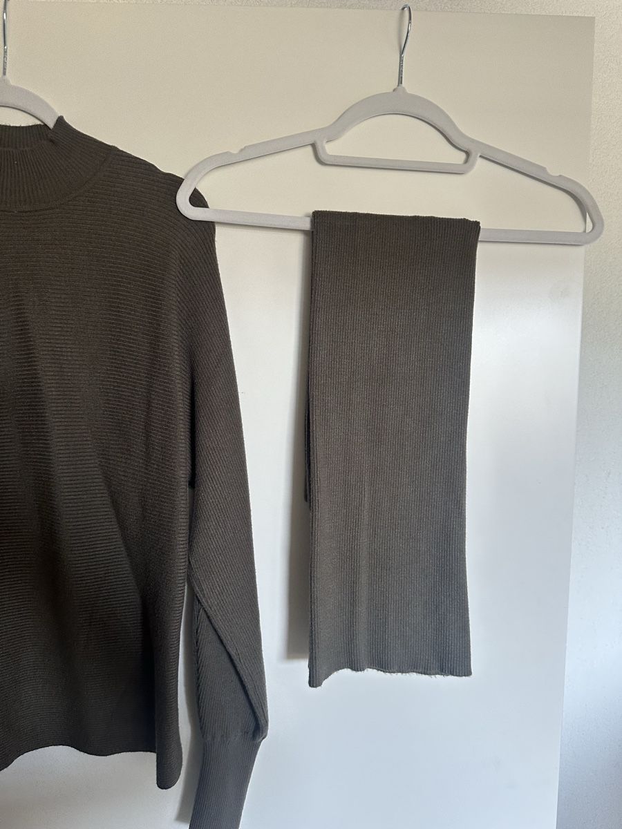 Lots de vêtements: Damen Pullover mit rock anthrazit Grösse S Zustand neu – D'occasion à Reinach BL par Alles_muss_weg00 2