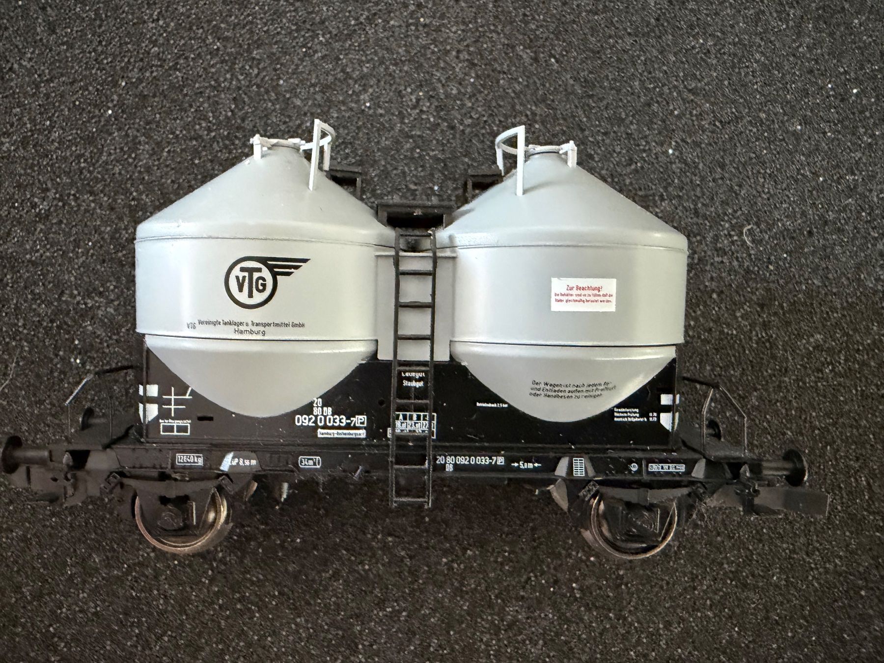 Modellini di ferrovie: Modelleisenbahn 2-Achsiger Kesselwagen – Usato da Duggingen venduto da Ysvogel