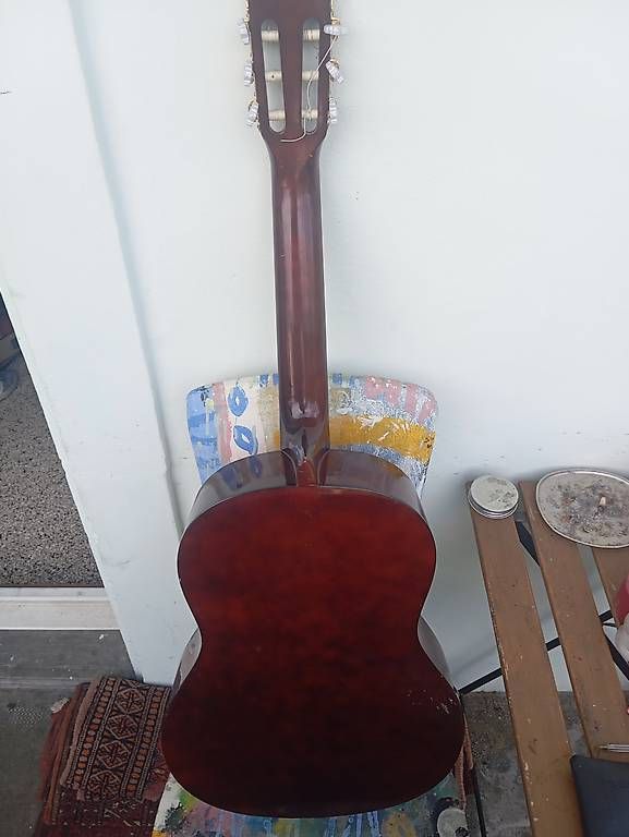 Strumenti musicali: Gitarre für den Sommer – Usato da Basel venduto da Petergunn 2