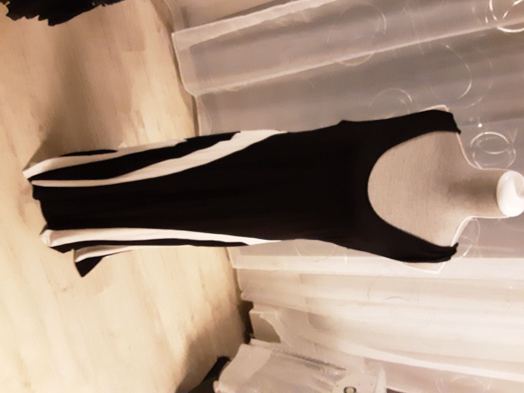 Vestiti: ENDET Elegantes kleid gr 44 bis 46- – Nuovo (secondo la descrizione) da wolfhalden venduto da 46464646 4