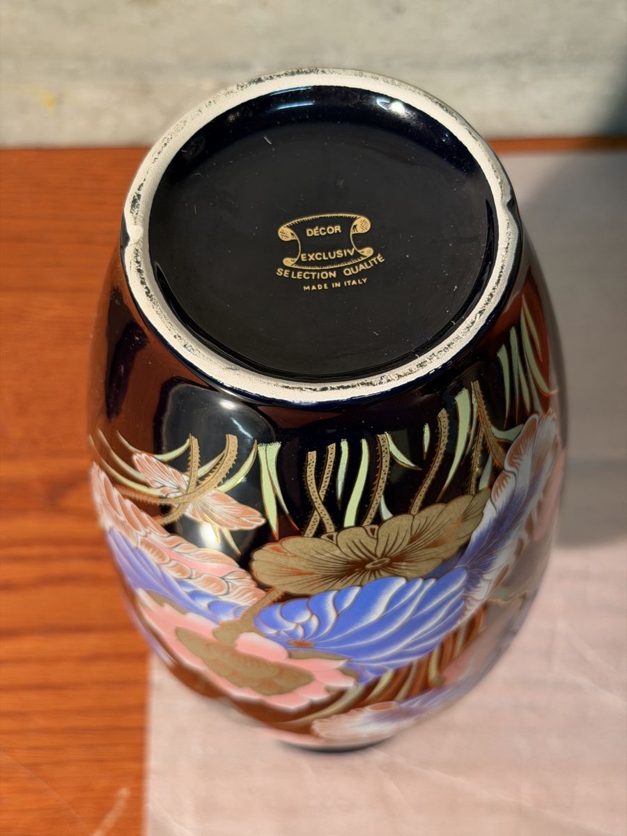 Vasen & Gefässe: Elegant Black Vase with Floral Design – Gebraucht aus Lausanne von vas_mbk2 3