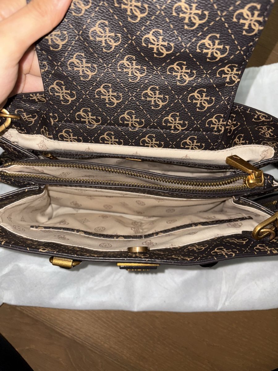 Guess Borse da donna: Guess Handtasche, neuwertig, braunes Monogramm Muster. – Nuovo (secondo la descrizione) da Eschenbach LU venduto da ann_928v 3
